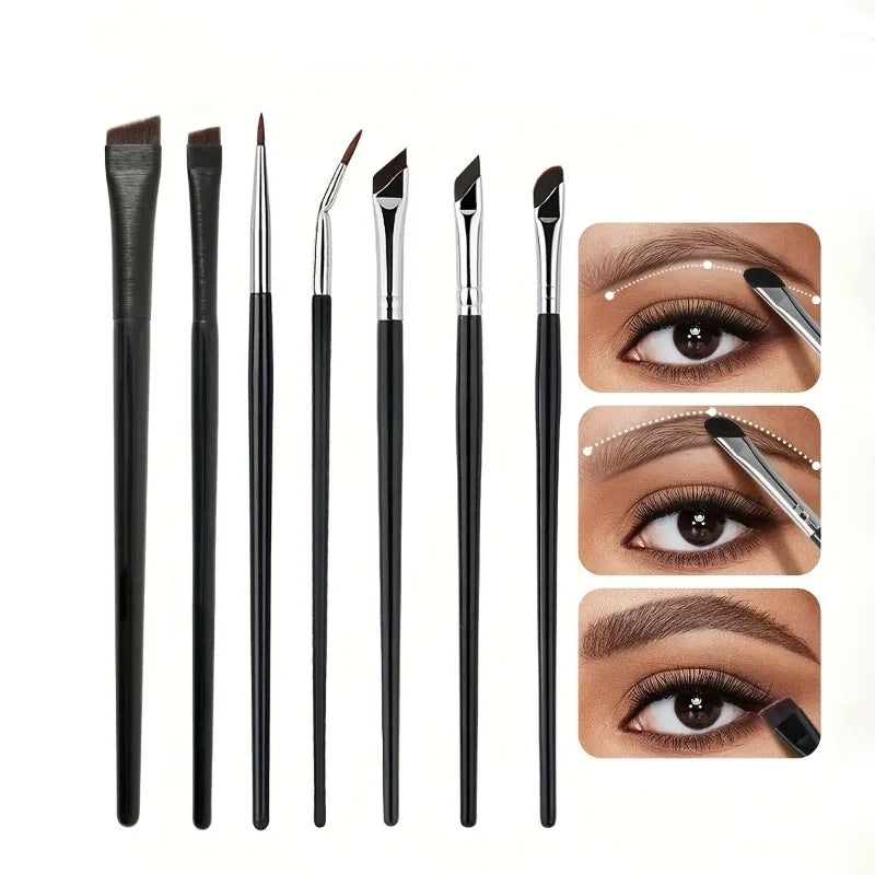 Präziser Eyeliner- & Augenbrauenpinsel